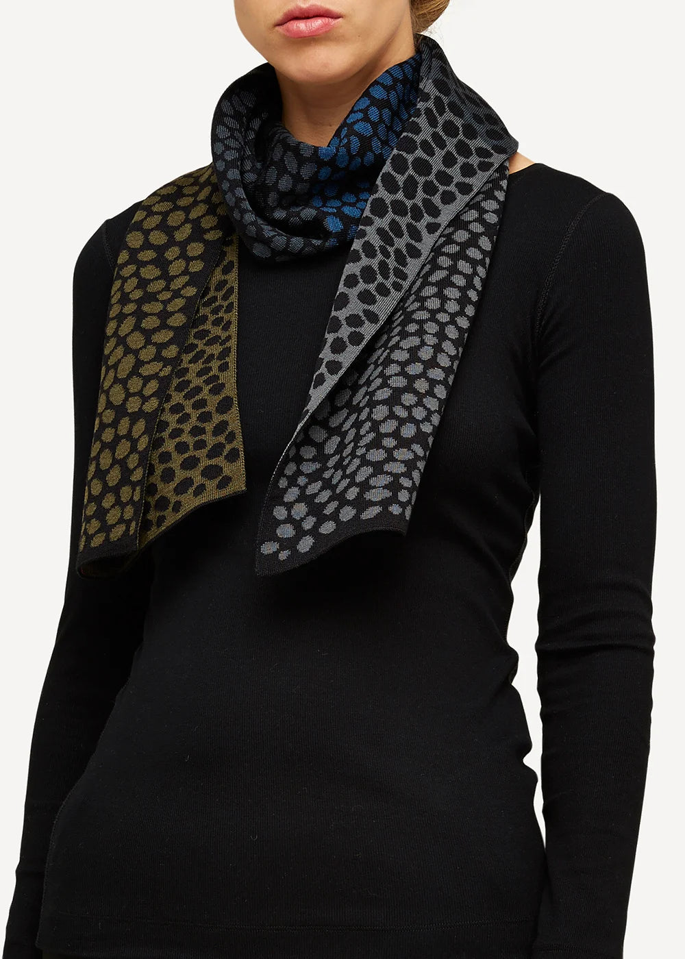 Oleana Dotted Scarf 193