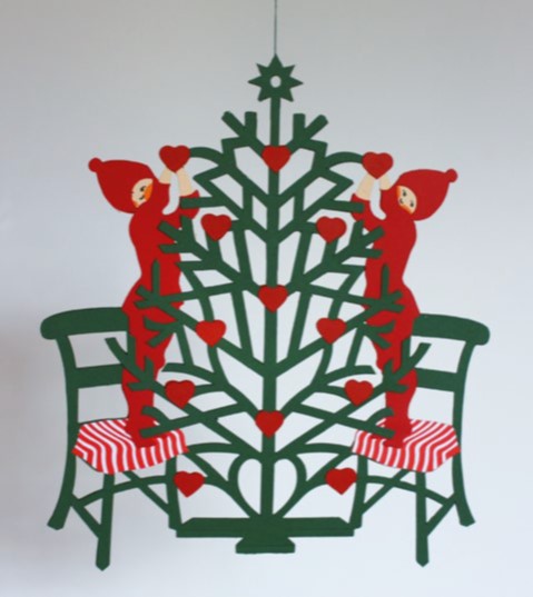 Mobile Nisse Decorating Tree