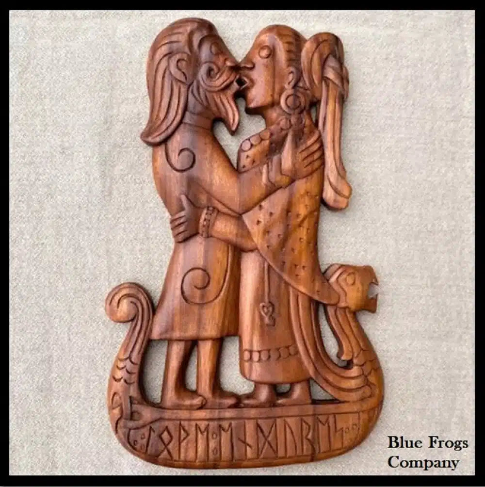 Wood Carving VM35 Kissing Vikin