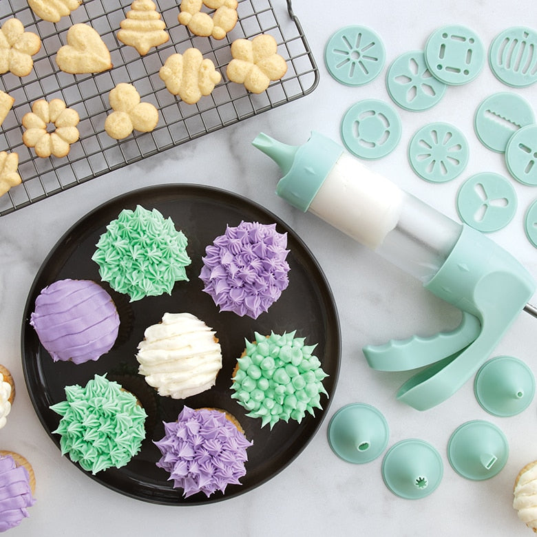 Nordic Ware Deluxe Spritz Maker & Treat Decorating Set