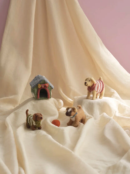 Gry & Sif Dog - Labrador w/Knitted Sweater