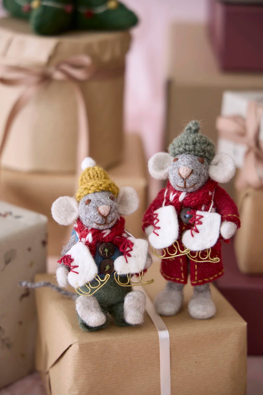 Gry & Sif Girly Mouse w/Coat & Ice Skates