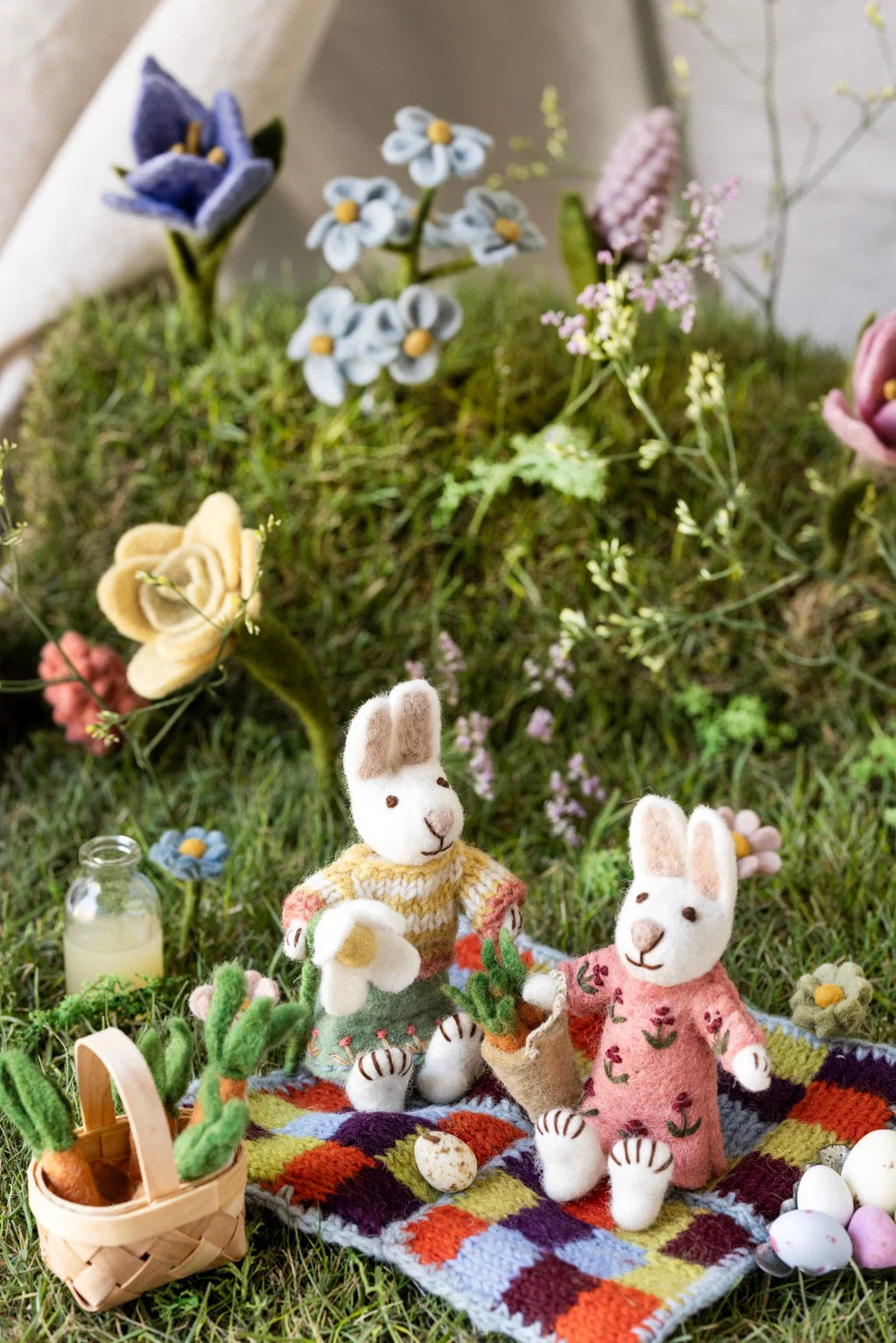 Gry & Sif Small White Girly Bunny w/Skirt & Snowdrop