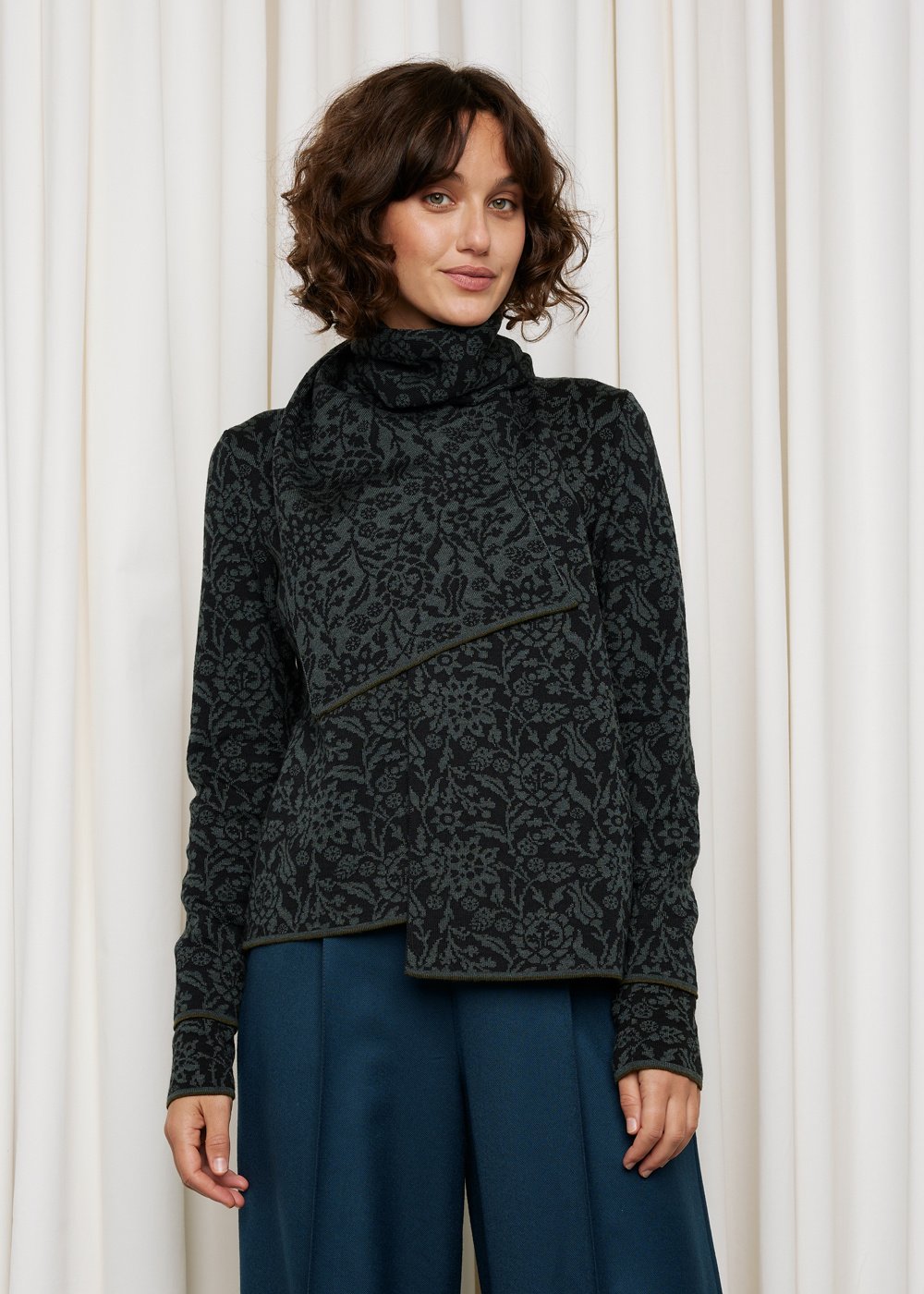 Oleana Signe Scarf 814