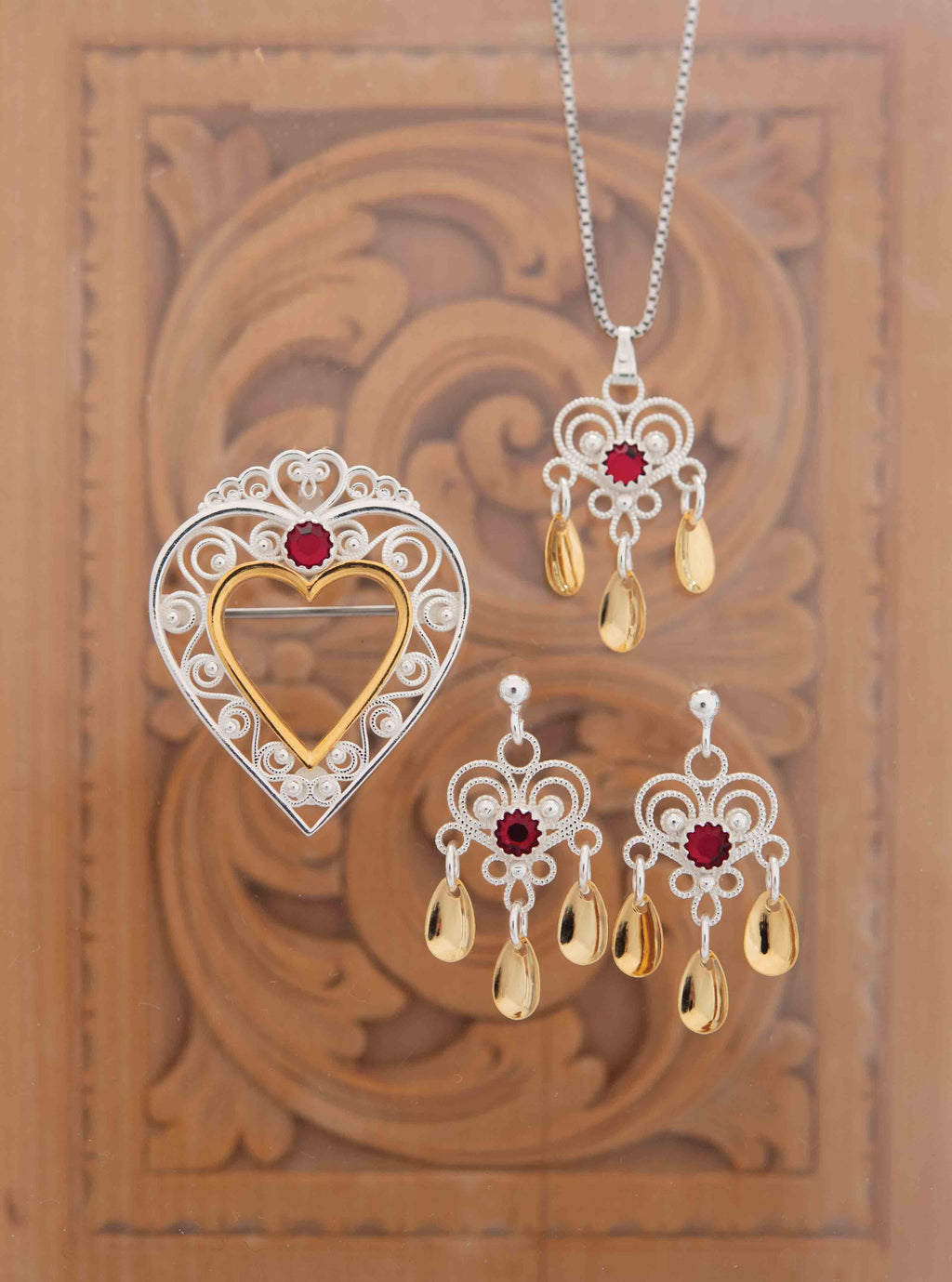 Sylvsmidja Earring Heart with Red Stone Solje 744511