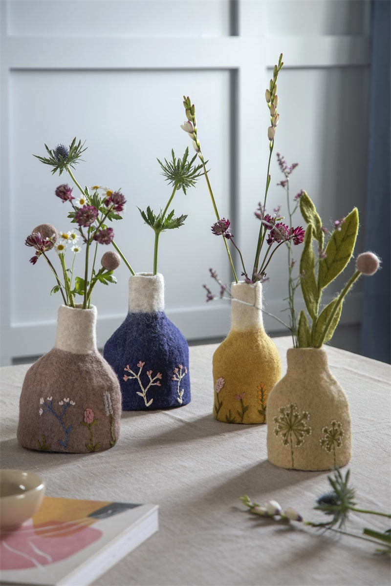 Gry & Sif Vase Embroidery